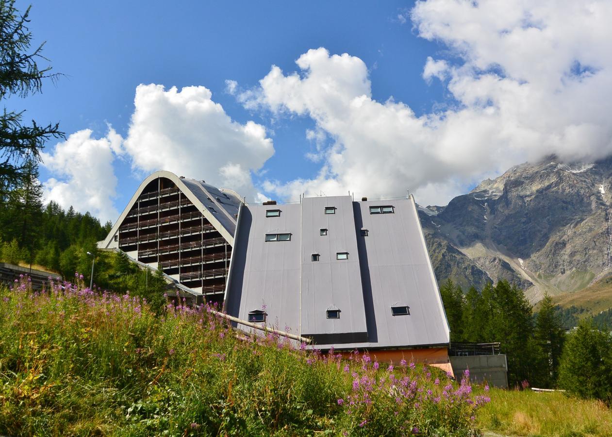 Appartamenti La Maison De Vacances Breuil-Cervinia Exteriör bild